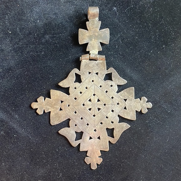 Cross figure, Approximately 5 1/4 inches no chain or cord included for this item - Picture 6 of 12